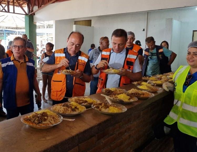 Marcio e Bocalom almoçam no Parque de Exposições com desabrigados e pregam parceria para reduzir impactos das enchentes